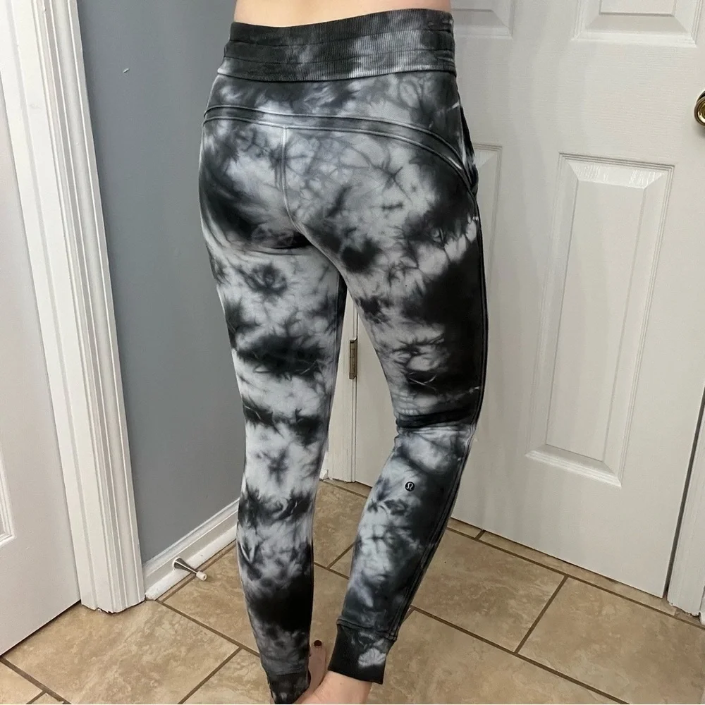 Lululemon Jogger Pants Warm Down Earth Dye Stone Gray Gym Size 2 Extra Small
